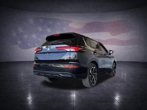 Black 2023 Mitsubishi Outlander SE