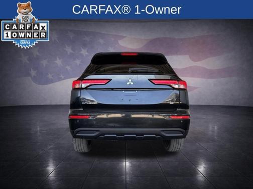 Black 2023 Mitsubishi Outlander SE