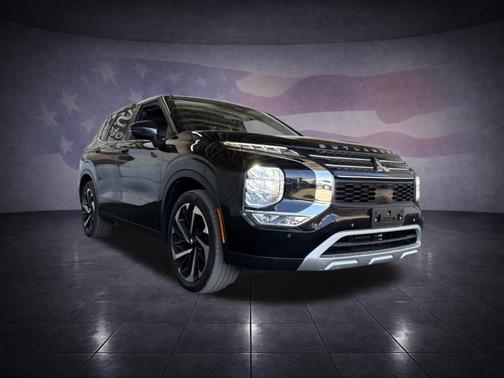 Black 2023 Mitsubishi Outlander SE