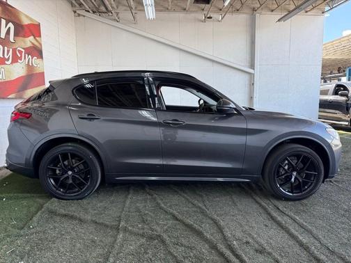 2021 Alfa Romeo Stelvio Base