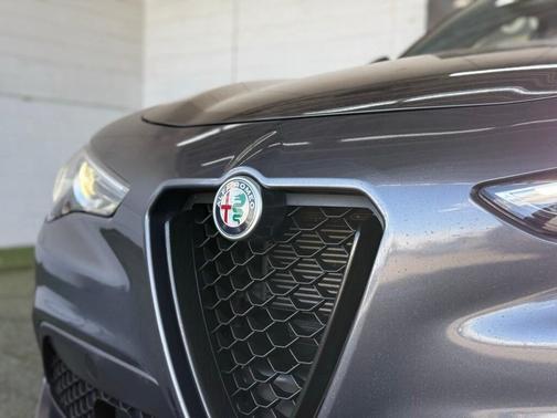 2021 Alfa Romeo Stelvio Base