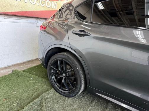 2021 Alfa Romeo Stelvio Base