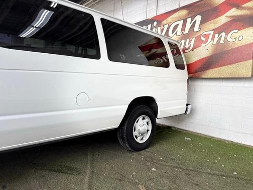 2012 Ford E350 Super Duty XLT