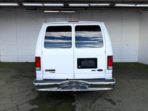2012 Ford E350 Super Duty XLT