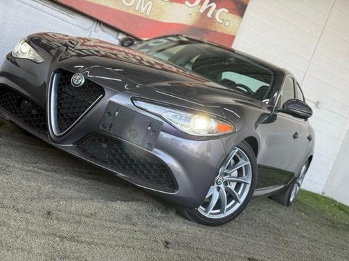 2021 Alfa Romeo Giulia Base