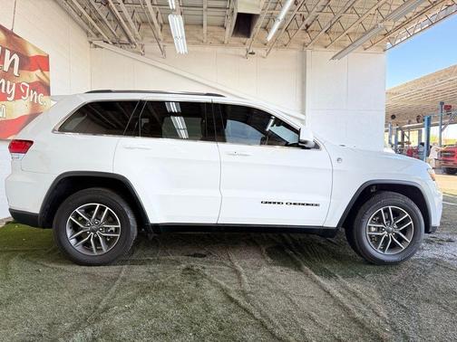 2020 Jeep Grand Cherokee Laredo