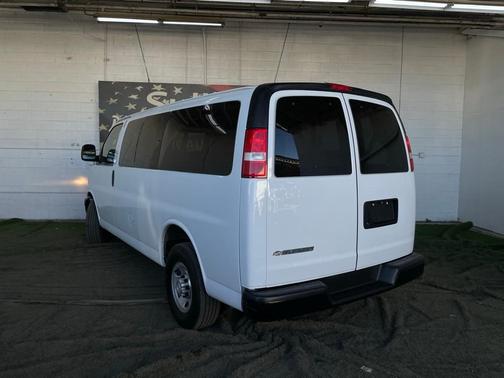 2017 Chevrolet Express 2500 LS