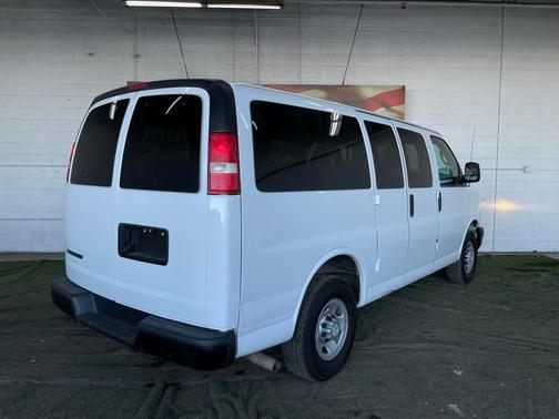 2017 Chevrolet Express 2500 LS
