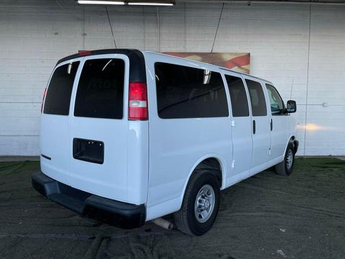 2017 Chevrolet Express 2500 LS