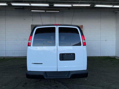 2017 Chevrolet Express 2500 LS