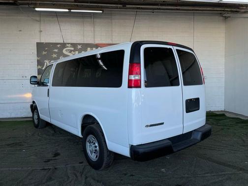 2017 Chevrolet Express 2500 LS
