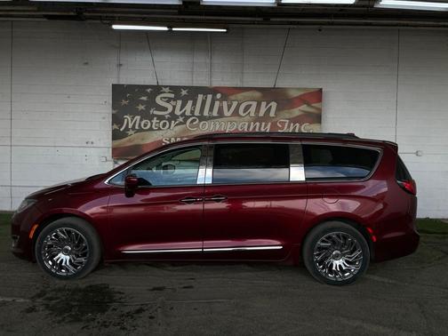 2017 Chrysler Pacifica Touring-L