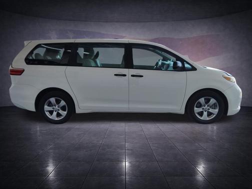 Super White 2017 Toyota Sienna L
