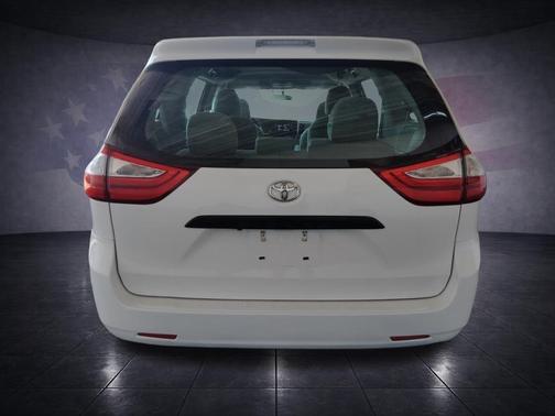 Super White 2017 Toyota Sienna L