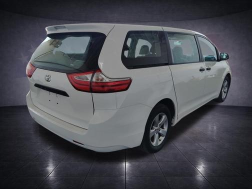 Super White 2017 Toyota Sienna L