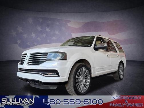 White Platinum Tri-Coat 2015 Lincoln Navigator Base