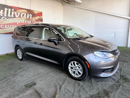 2022 Chrysler Voyager LX