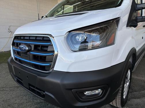 2025 Ford E-Transit Base