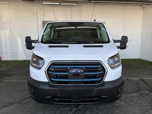 2025 Ford E-Transit Base