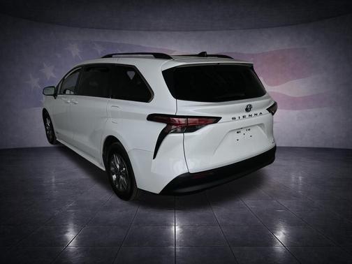 2021 Toyota Sienna LE