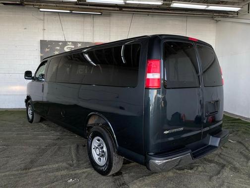 2017 Chevrolet Express 3500 LT