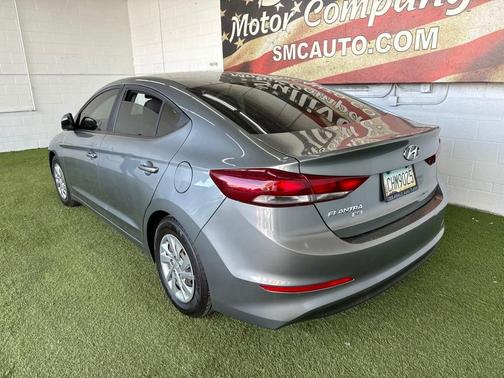 2018 Hyundai ELANTRA SE