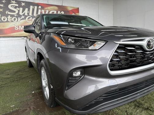 2022 Toyota Highlander LE