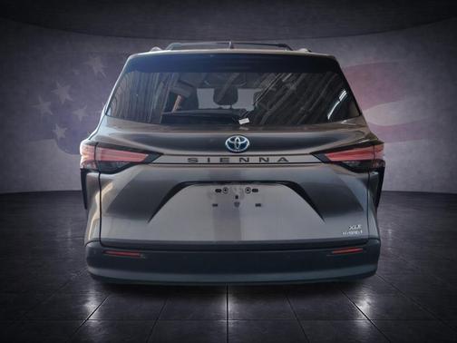 Predawn Gray Mica 2022 Toyota Sienna XLE