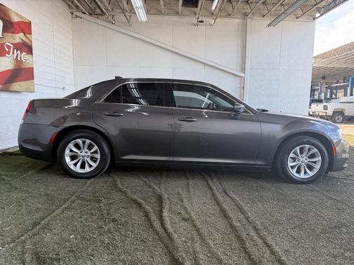 2022 Chrysler 300 Touring