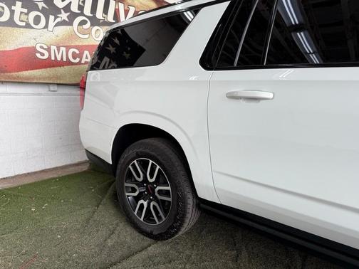 2023 GMC Yukon XL AT4