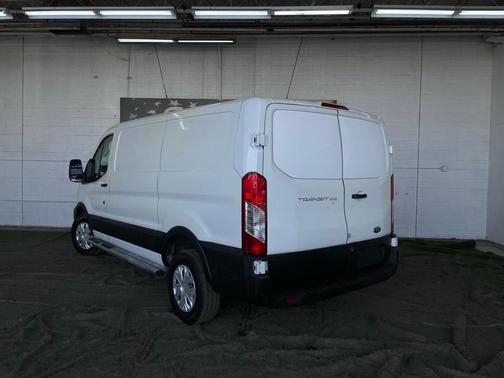 2022 Ford Transit-250 Base