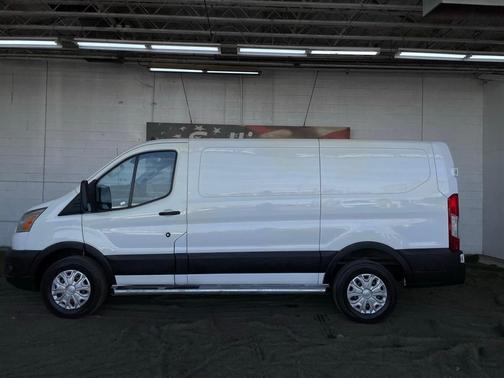 2022 Ford Transit-250 Base