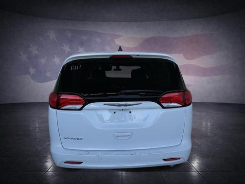 2022 Chrysler Voyager LX