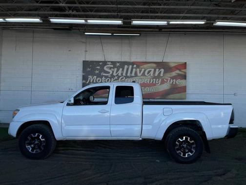 2014 Toyota Tacoma Base