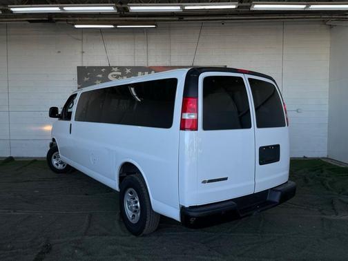 2017 Chevrolet Express 3500 LS