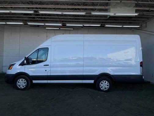 2022 Ford E-Transit Base