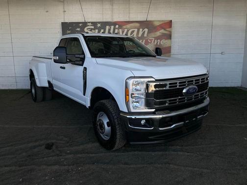Oxford White 2023 Ford F-350 XLT