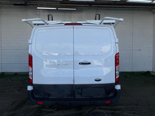 2022 Ford Transit-250 Base