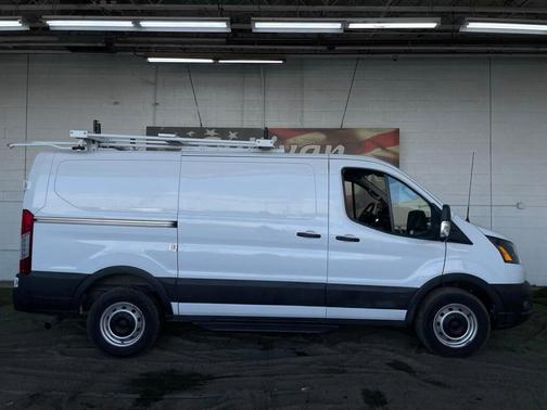 2022 Ford Transit-250 Base