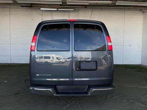 2017 Chevrolet Express 3500 LT