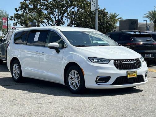 Bright White 2023 Chrysler Pacifica Touring L