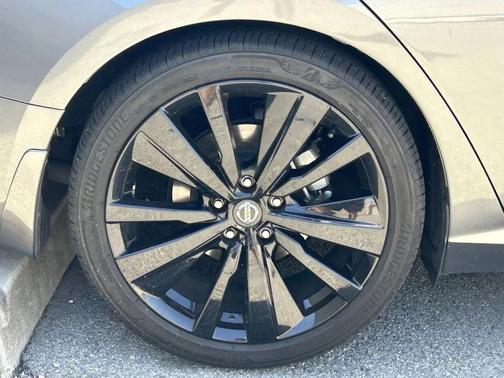 2022 Nissan Altima SR FWD