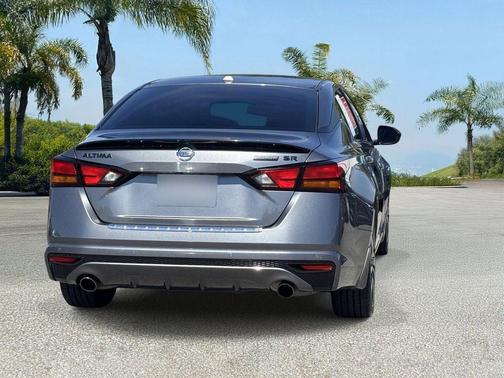 Gun Metallic 2022 Nissan Altima SR FWD
