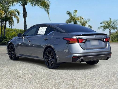 Gun Metallic 2022 Nissan Altima SR FWD