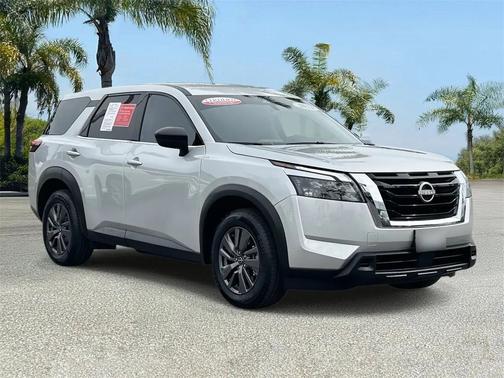 2023 Nissan Pathfinder S FWD
