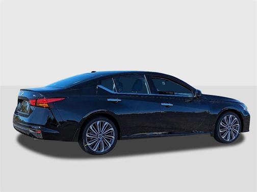 2025 Nissan Altima SL FWD