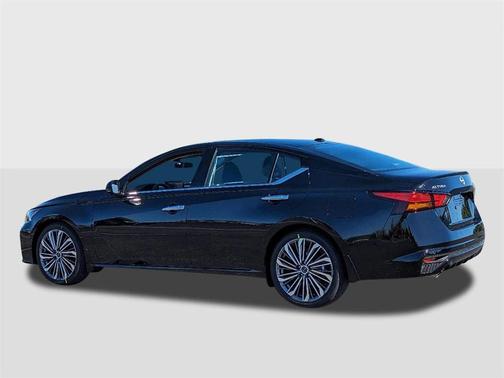 2025 Nissan Altima SL FWD