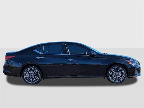 2025 Nissan Altima SL FWD