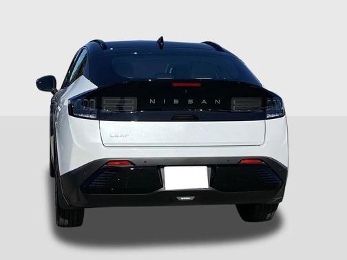 2026 Nissan Leaf PLATINUM+