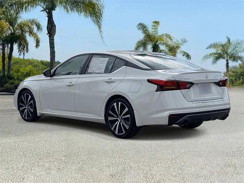 2022 Nissan Altima SR FWD